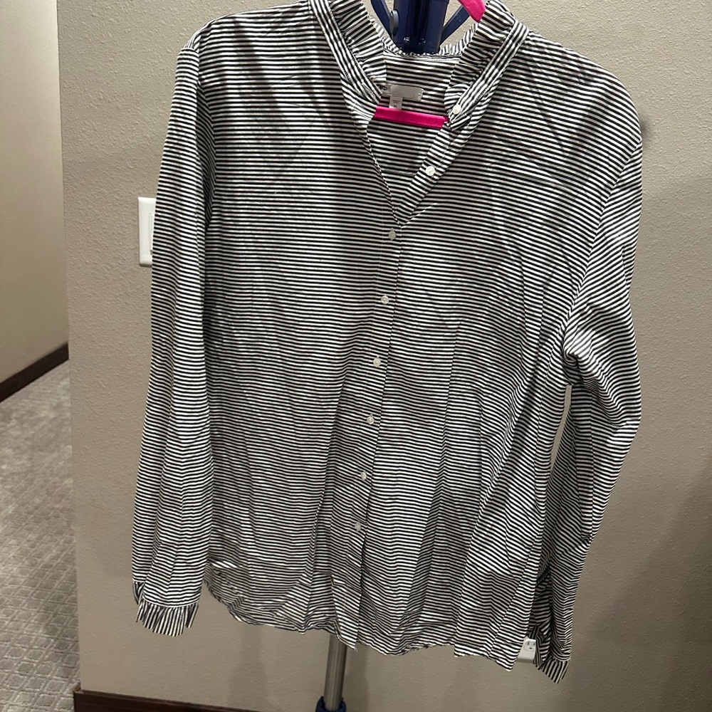 GAP Black and White Button Down Shirt